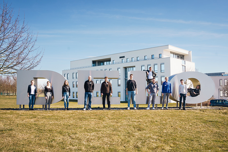 Die Stipendiaten der DELO-HEROLD-Stiftung beim Besuch in Windach.